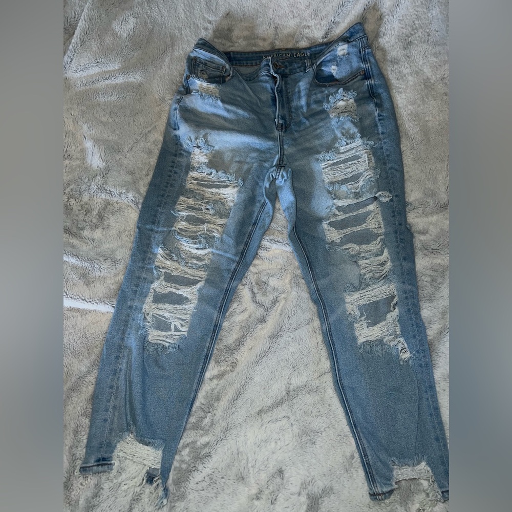 AMERICAN EAGLE ripped jeans SIZE 14 SHORT